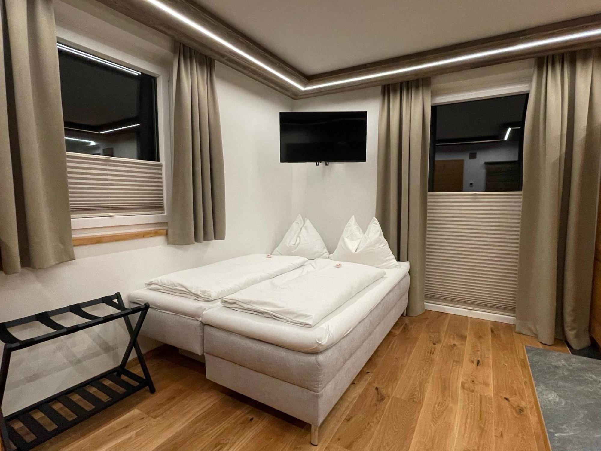 Pension Und Apartment Edelweiss Heiligenblut Extérieur photo